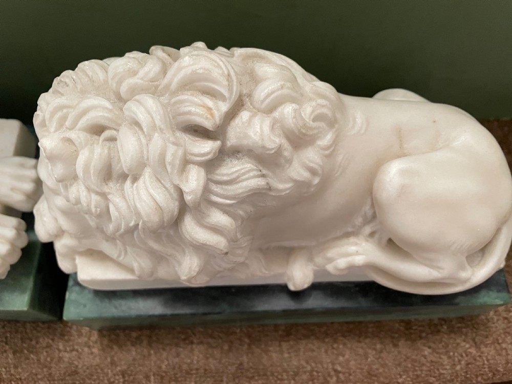 Magnificent pair of early C19th Italian ‘Grand Tour’ souvenir carved white statuary marble lions after Antonio Canova . View XIV