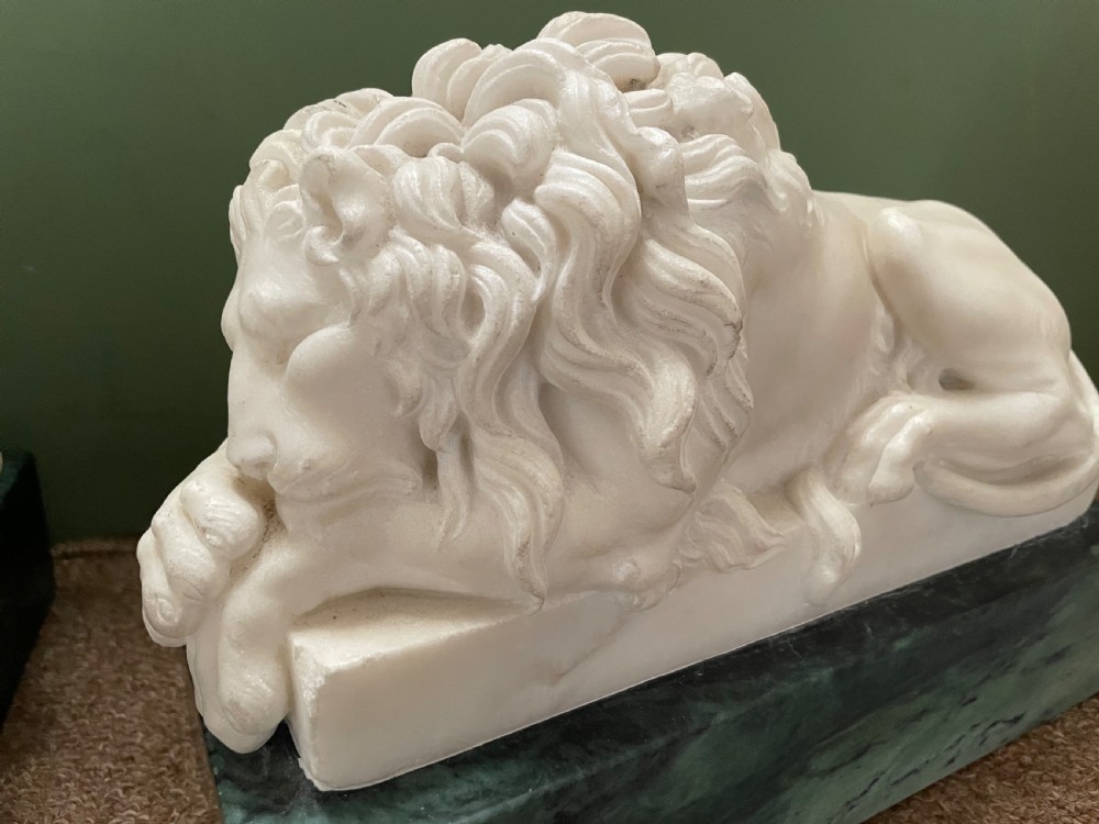 Magnificent pair of early C19th Italian ‘Grand Tour’ souvenir carved white statuary marble lions after Antonio Canova . View XV