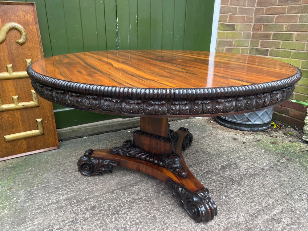 Superb quality early C19th Goncalo Alves circular centre table . 