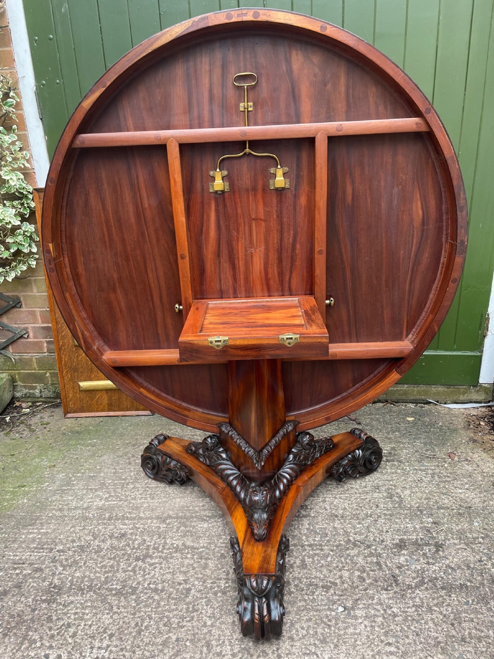 Superb quality early C19th Goncalo Alves circular centre table .  View IV