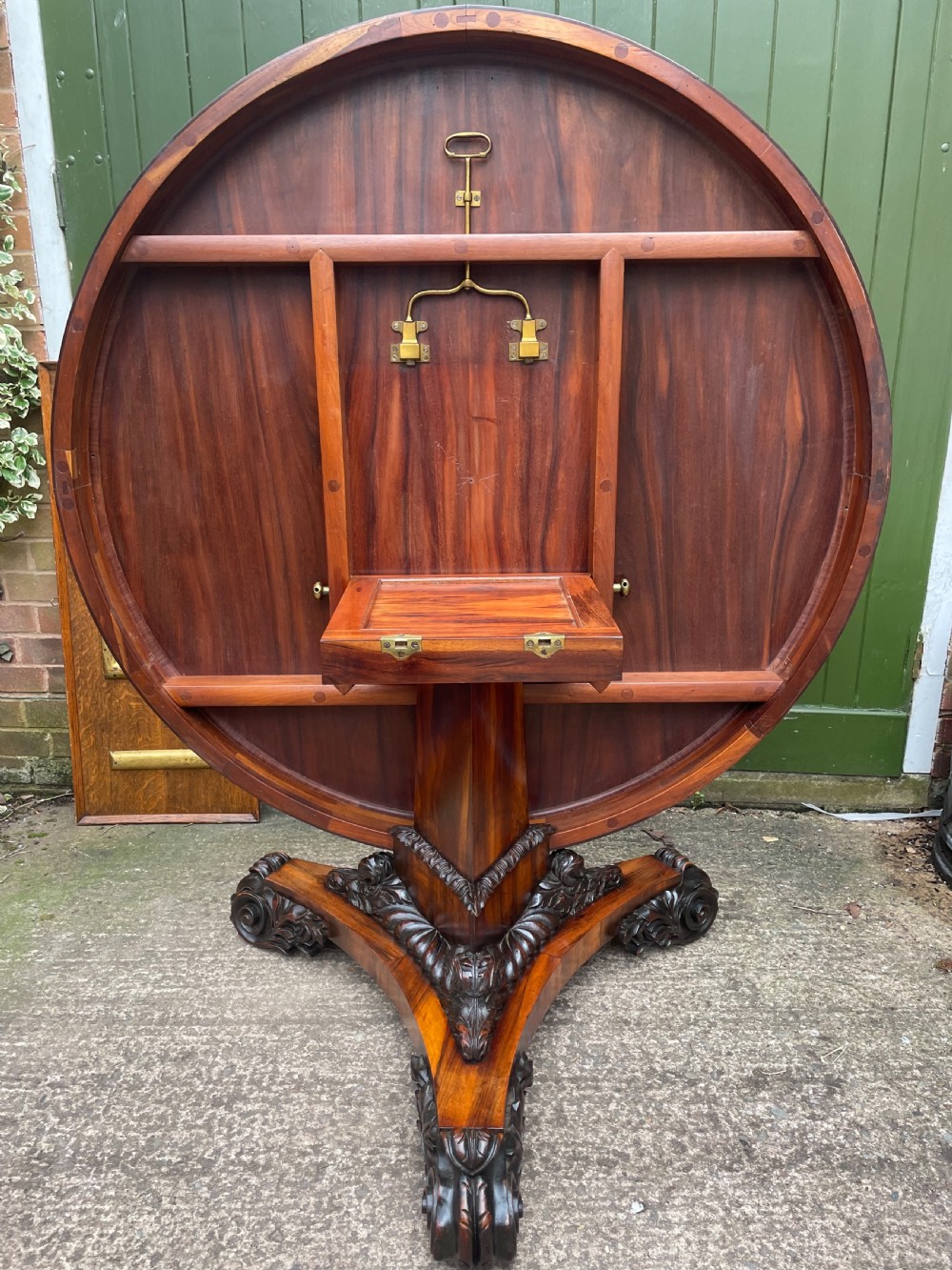 Superb quality early C19th Goncalo Alves circular centre table .  View IX