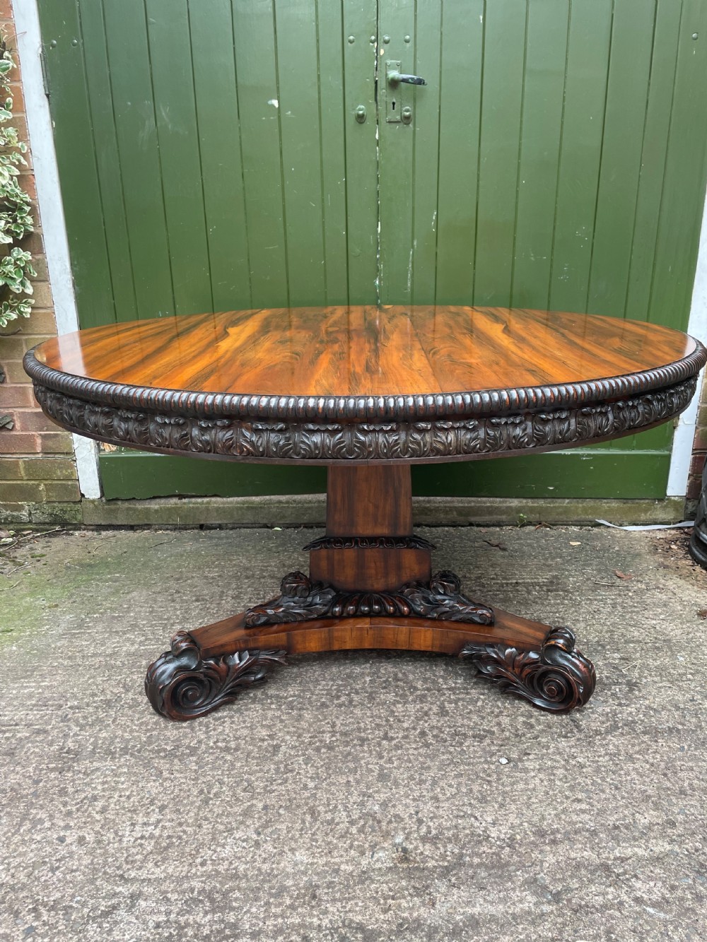 Superb quality early C19th Goncalo Alves circular centre table .  View XXII