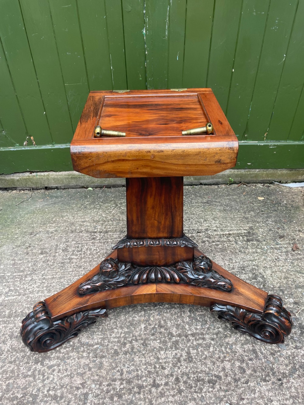 Superb quality early C19th Goncalo Alves circular centre table .  View XXIV