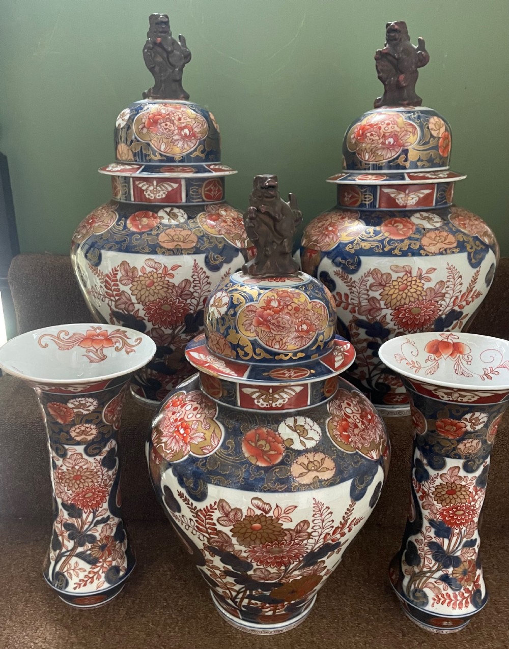 Fine late C19th ‘Japanese Imari’  style 5 piece porcelain ‘garniture de cheminee’  of early C18th design by Samson of Paris .