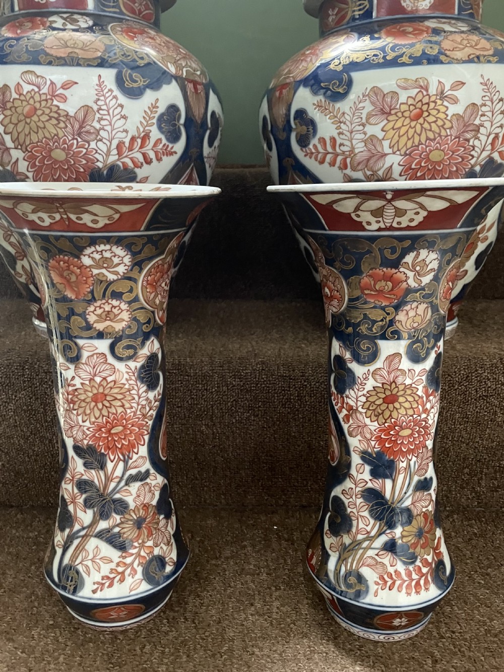 Fine late C19th ‘Japanese Imari’  style 5 piece porcelain ‘garniture de cheminee’  of early C18th design by Samson of Paris . View IV