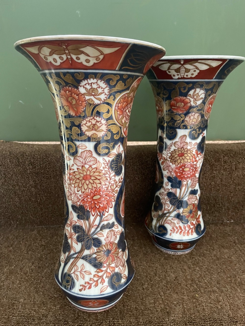 Fine late C19th ‘Japanese Imari’  style 5 piece porcelain ‘garniture de cheminee’  of early C18th design by Samson of Paris . View XV