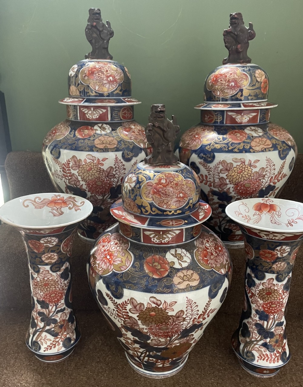 Fine late C19th ‘Japanese Imari’  style 5 piece porcelain ‘garniture de cheminee’  of early C18th design by Samson of Paris . View XVIII