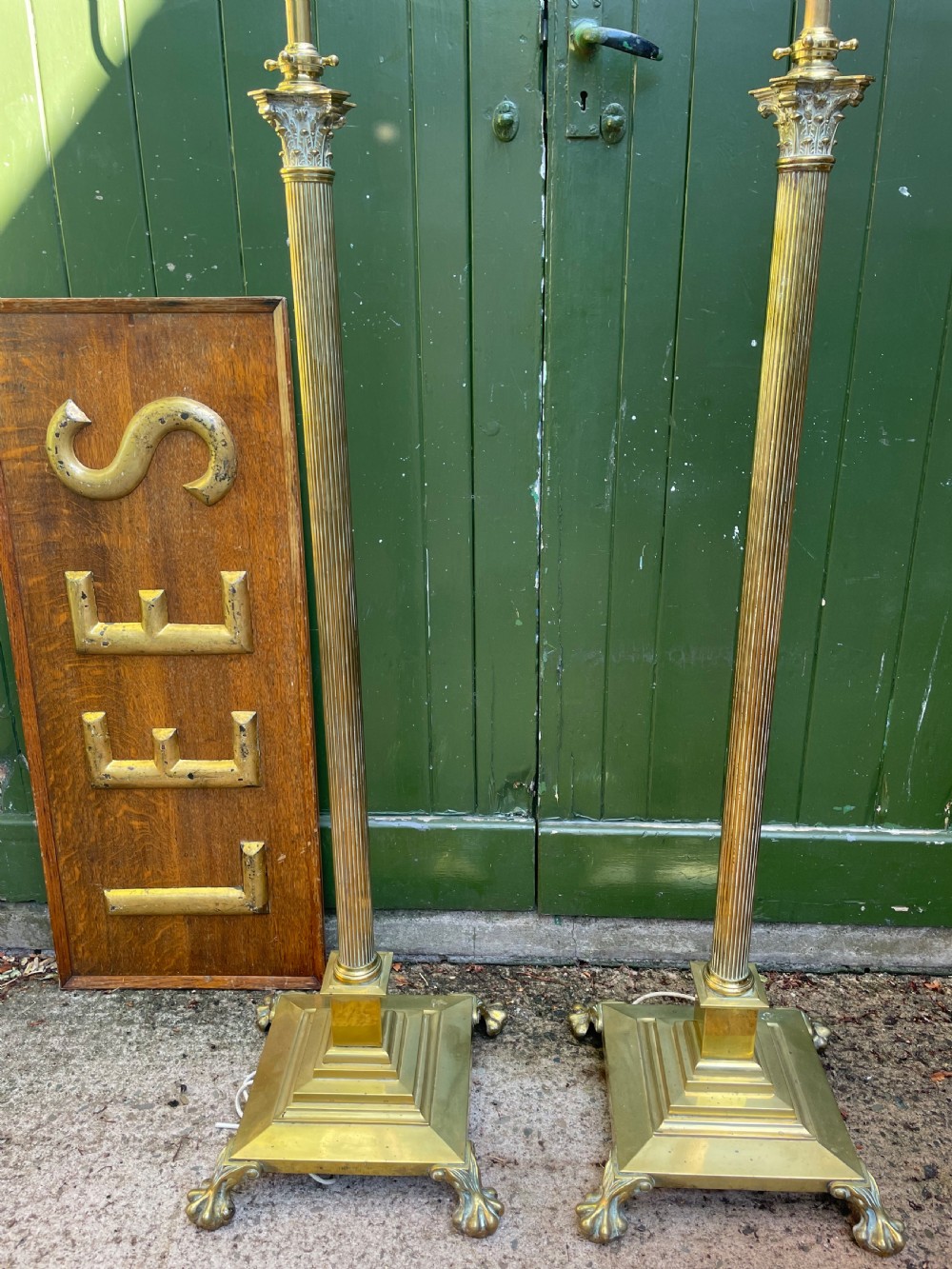 Scarce pair of high quality late C19th/ early C20th brass neo-classical style corinthian column telescopic standard lamps. View VII