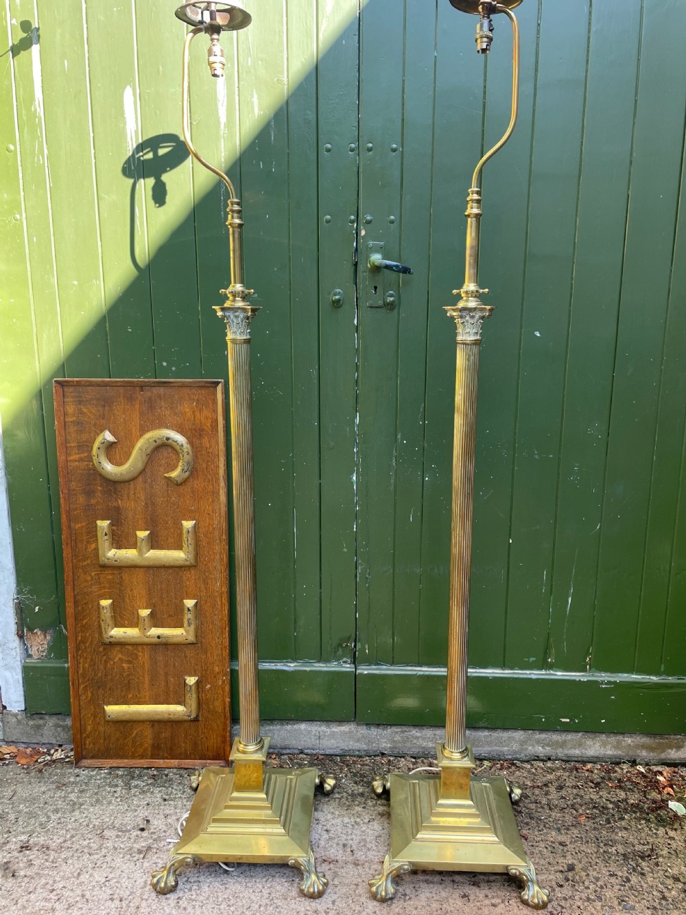 Scarce pair of high quality late C19th/ early C20th brass neo-classical style corinthian column telescopic standard lamps. View VIII