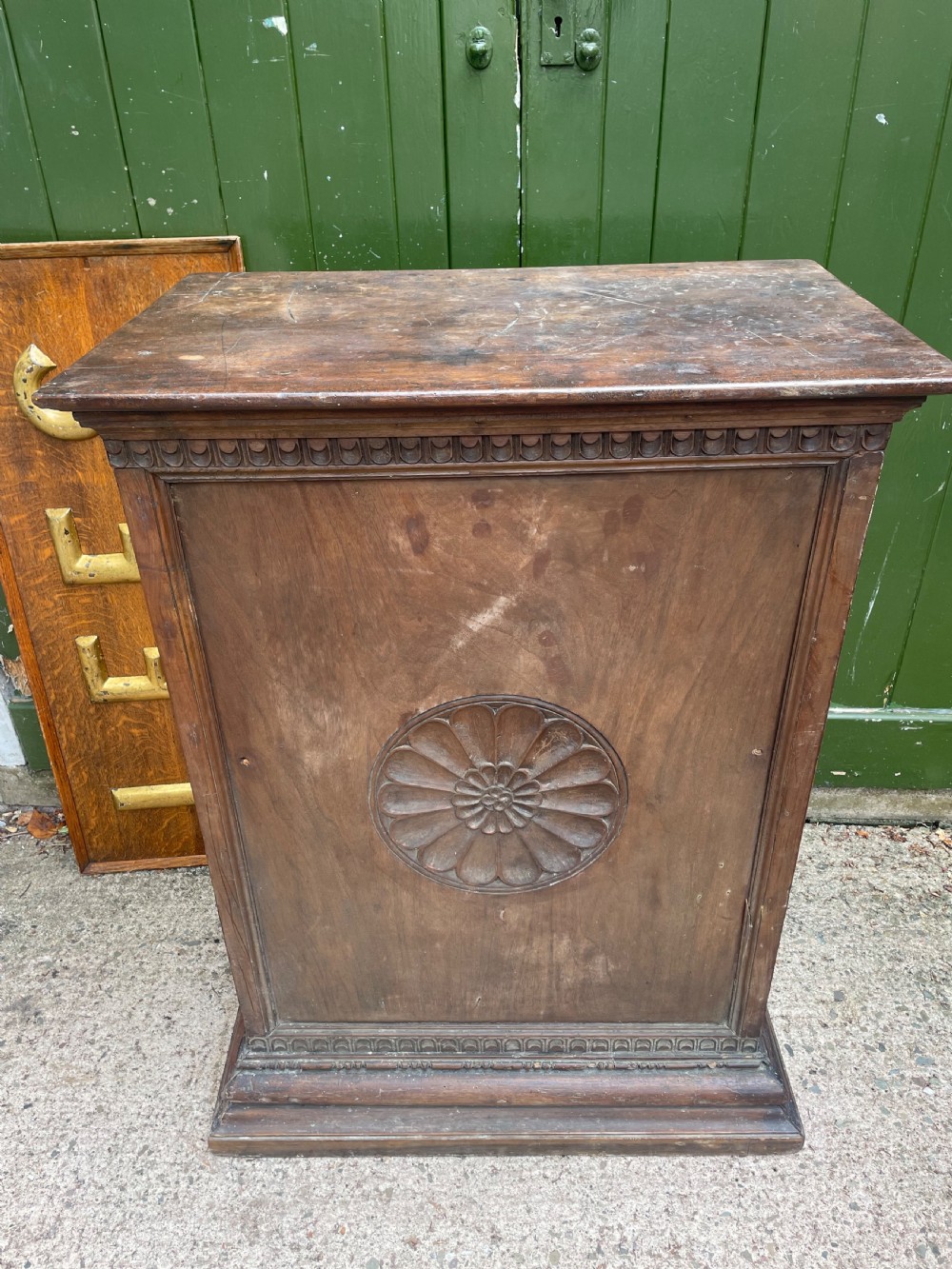 An early 18th-century Italian Tuscan walnut pedestal cupboard featuring a single cupboard door carved with a central circular rosette motif and framed by architectural moulding on a plinth base. View XIII
