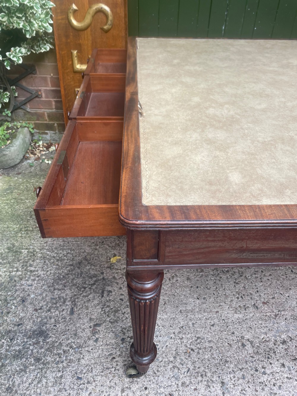 Fine quality early C19th Regency period mahogany 6-drawer ‘partners’ writing or library table . View XI