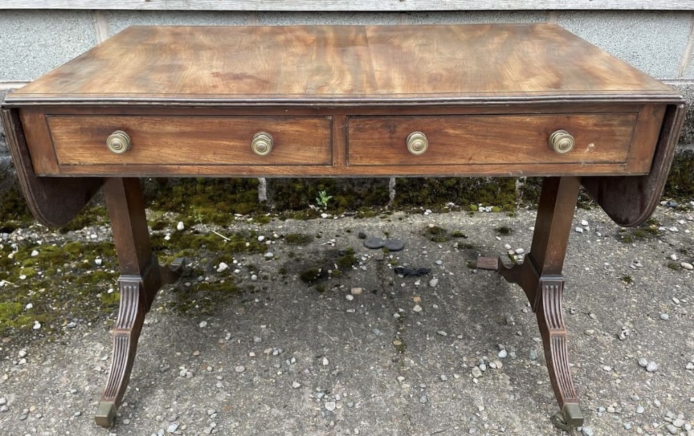 Elegant early C19th Regency period mahogany sofa table of restrained design.