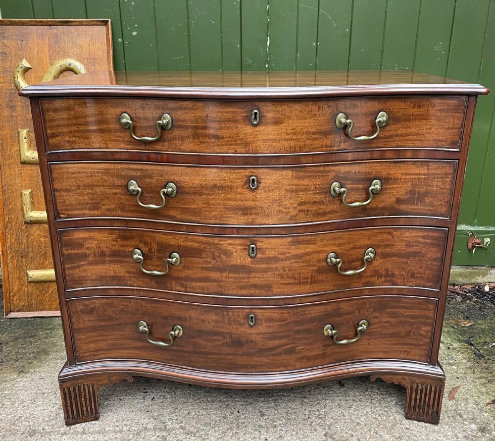 Fine C18th George III Chippendale period mahogany serpentine-front chest of drawers. 