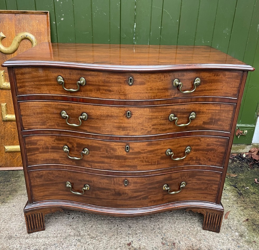 Fine C18th George III Chippendale period mahogany serpentine-front chest of drawers.  View IV