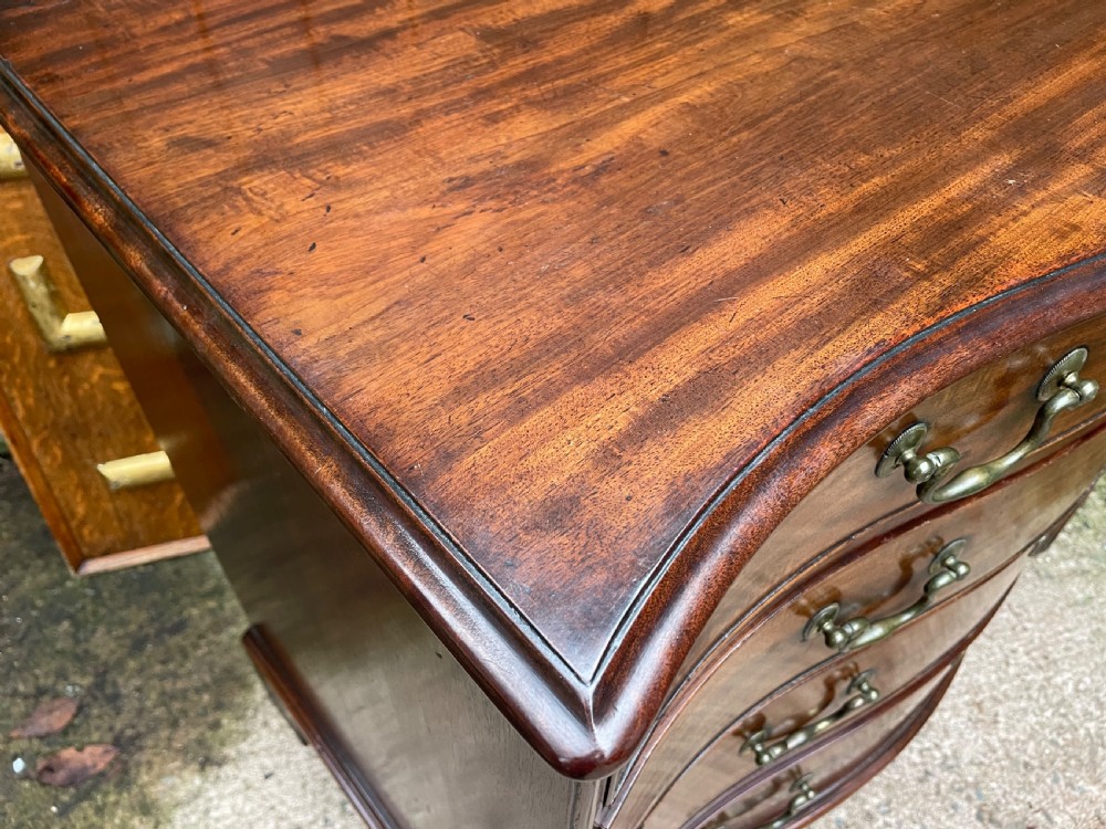 Fine C18th George III Chippendale period mahogany serpentine-front chest of drawers.  View XVIII