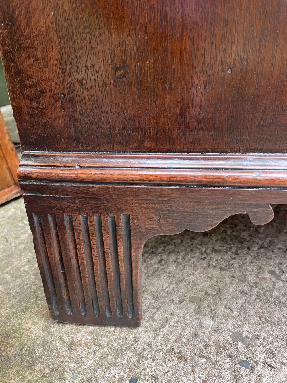 Fine C18th George III Chippendale period mahogany serpentine-front chest of drawers.  View XIX
