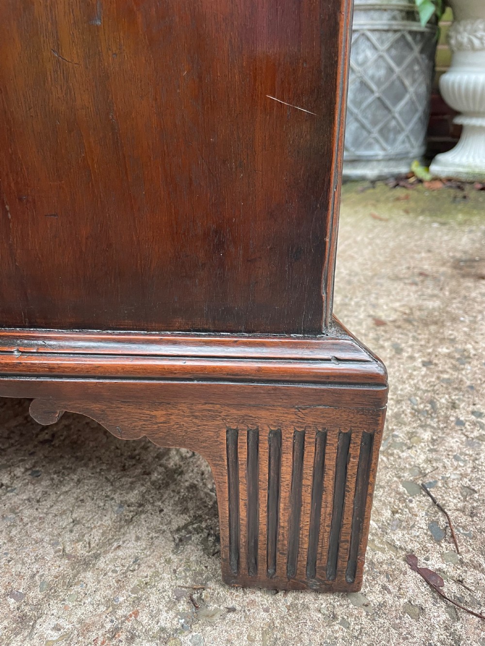 Fine C18th George III Chippendale period mahogany serpentine-front chest of drawers.  View XXI
