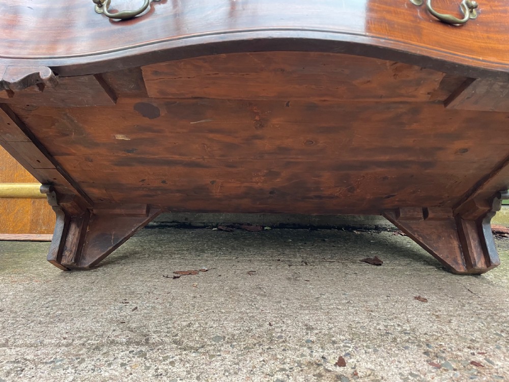 Fine C18th George III Chippendale period mahogany serpentine-front chest of drawers.  View XXII