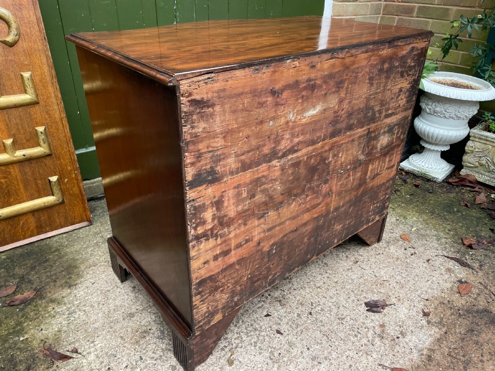 Fine C18th George III Chippendale period mahogany serpentine-front chest of drawers.  View XXIV