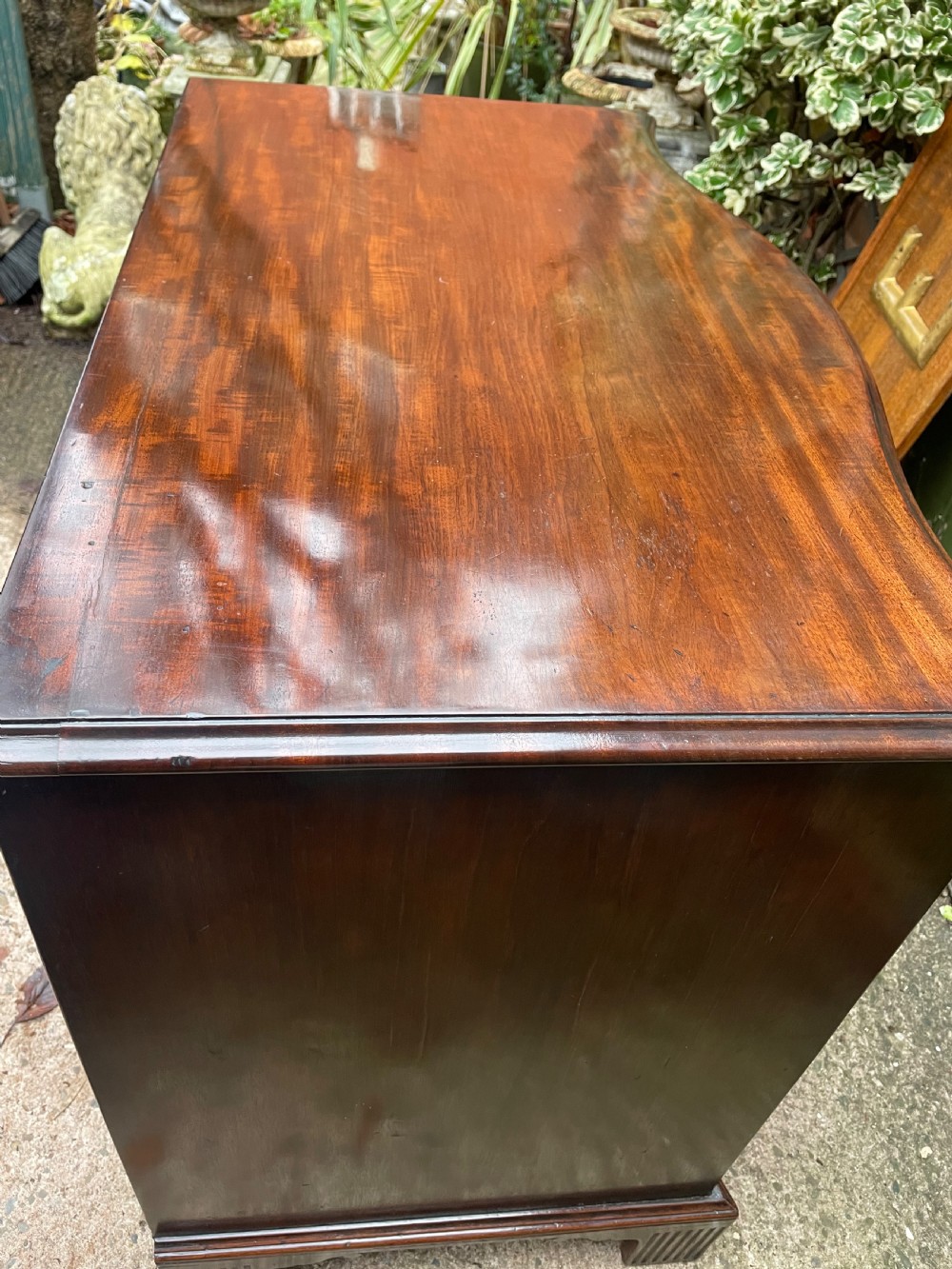 Fine C18th George III Chippendale period mahogany serpentine-front chest of drawers.  View XXV