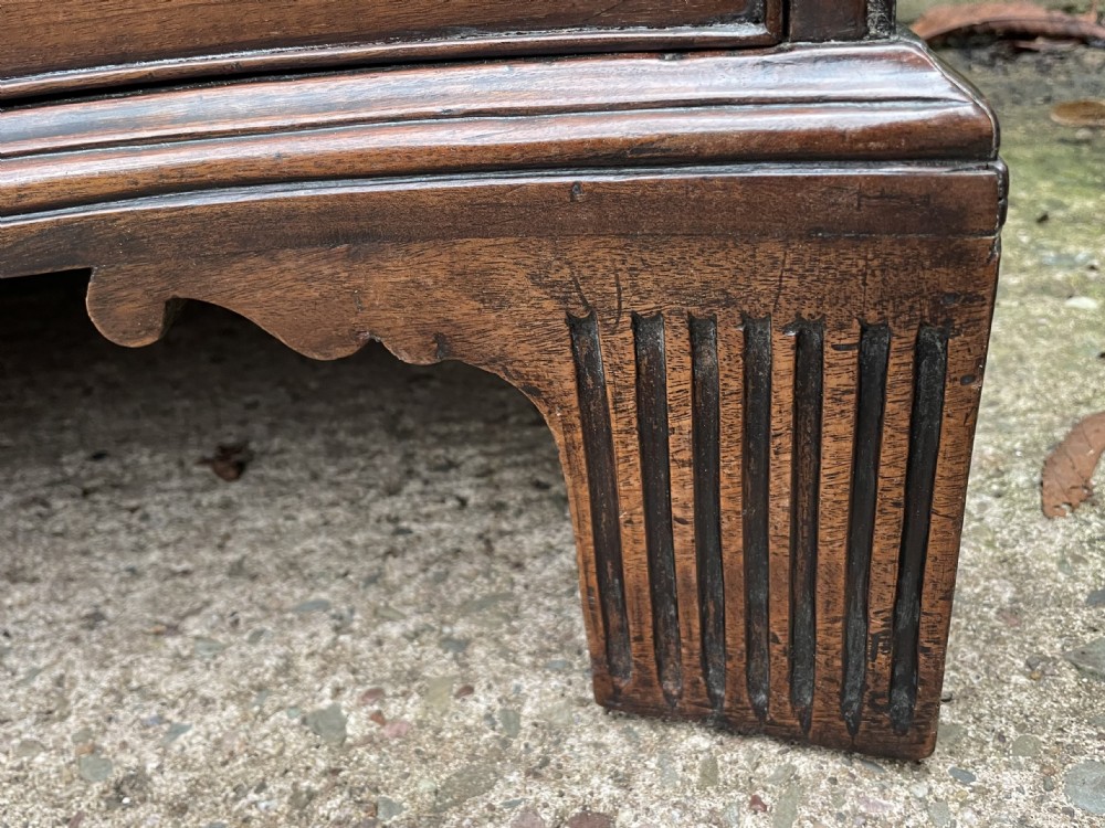 Fine C18th George III Chippendale period mahogany serpentine-front chest of drawers.  View XXIX
