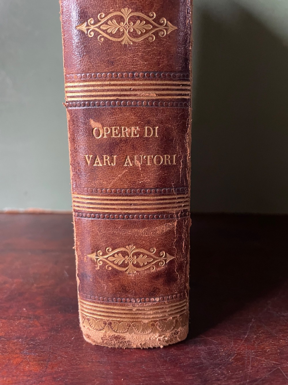 Mid C19th Italian ‘Grand Tour’ souvenir double-sided faux book containing a selection of various plaster intaglios by Paoletti. View XX