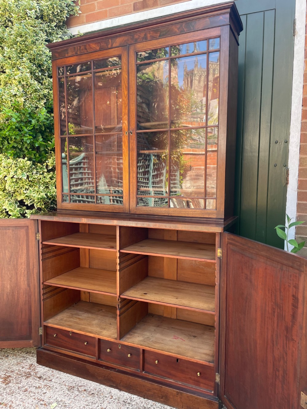 An early nineteenth-century mahogany library bookcase featuring astragal-glazed upper doors and double panelled lower doors. View XIII