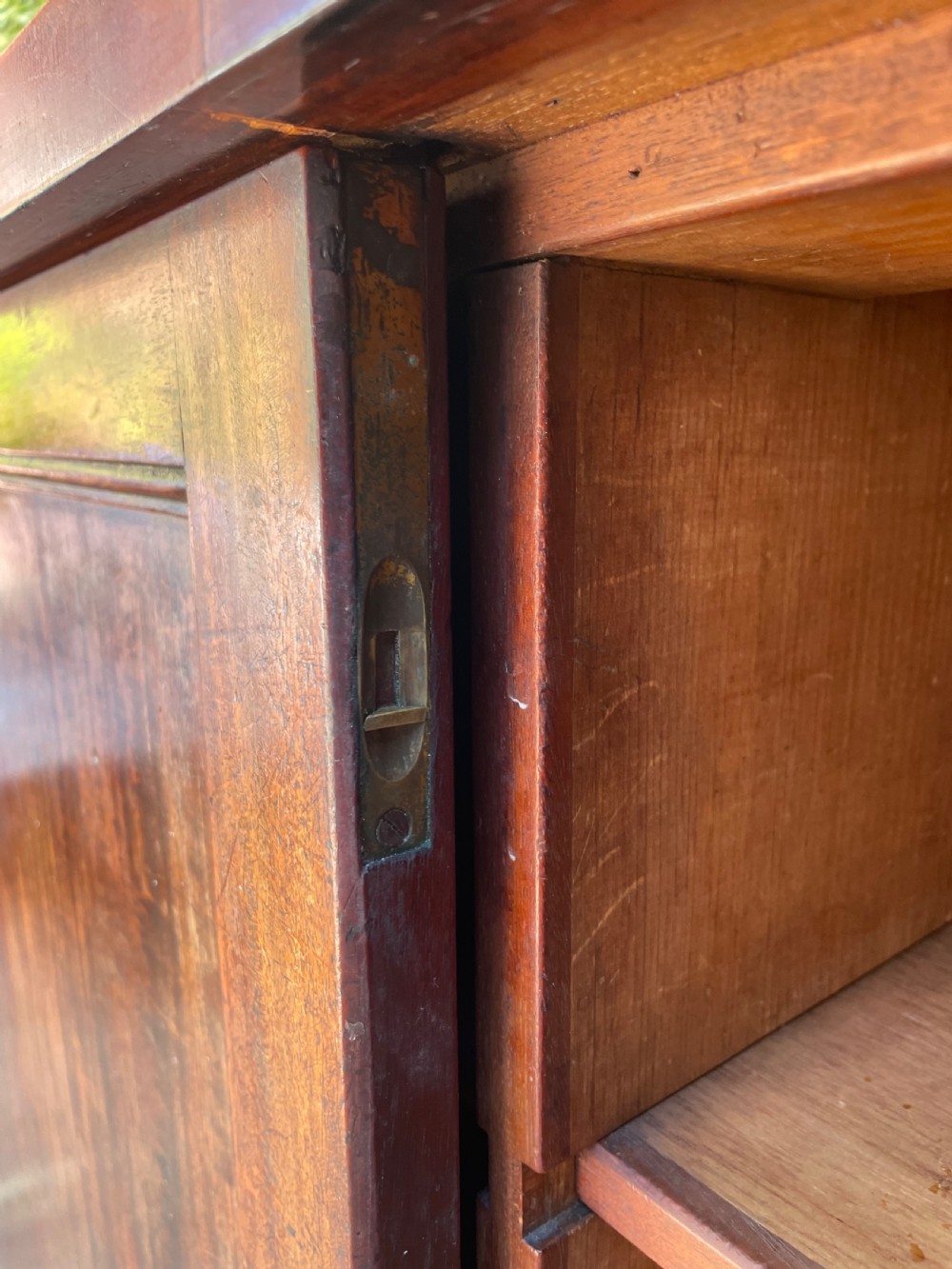 An early nineteenth-century mahogany library bookcase featuring astragal-glazed upper doors and double panelled lower doors. View XVII