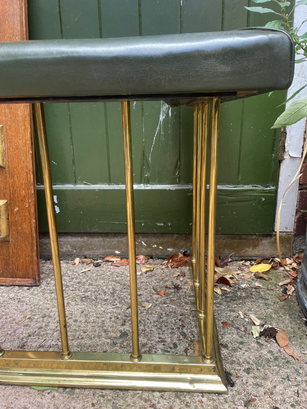 Early C20th Edwardian period polished brass and leather seated ‘club’ fender of restrained design. View VII