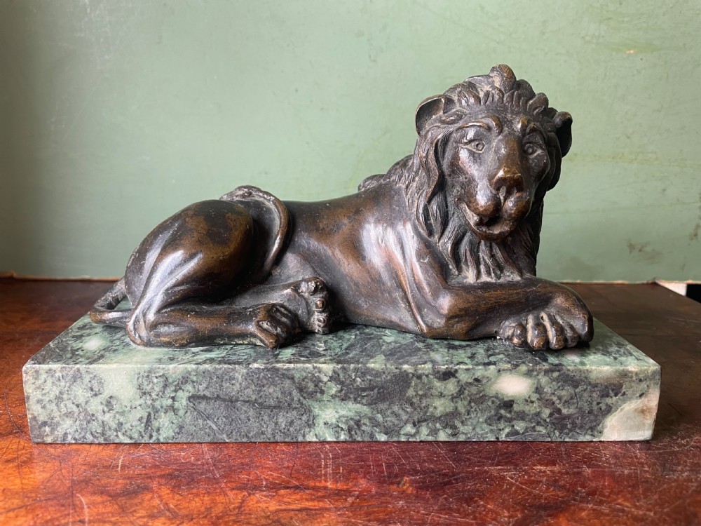 Fine pair of early C19th Regency period bronze lions mounted on ‘verde antico’ marble plinth bases. View III