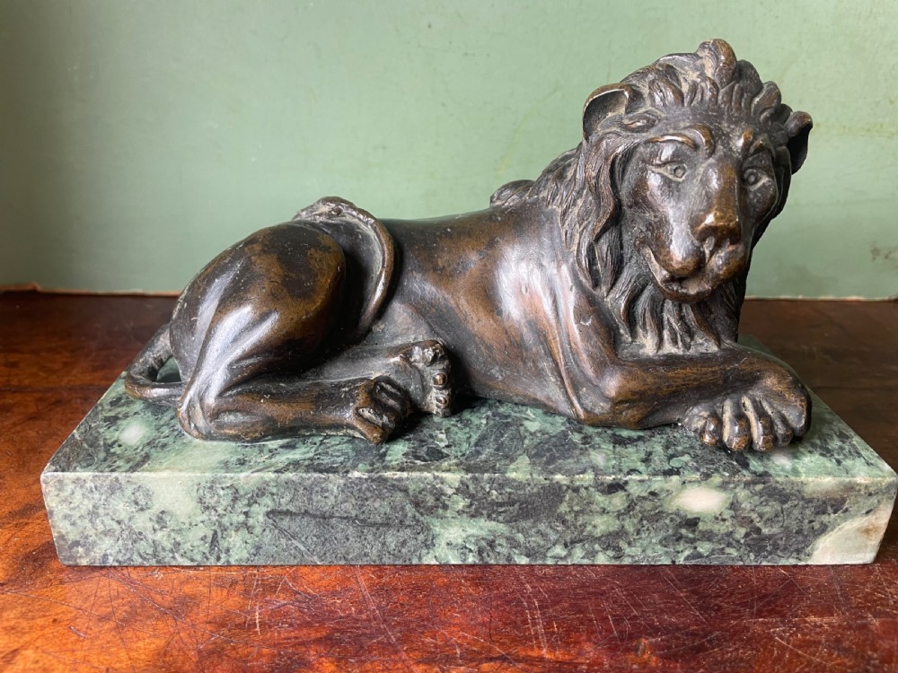 Fine pair of early C19th Regency period bronze lions mounted on ‘verde antico’ marble plinth bases. View IV