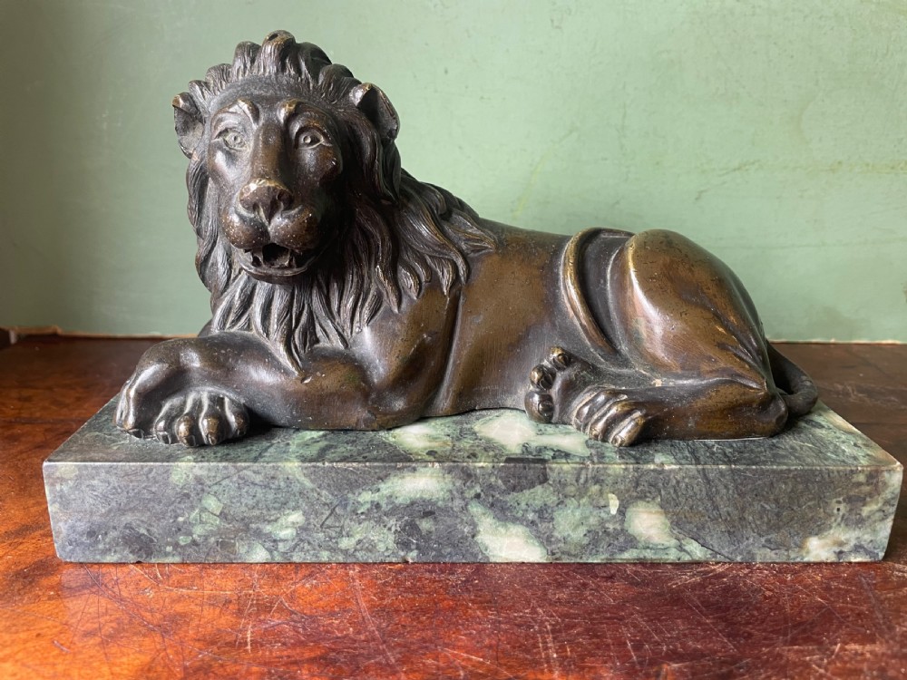 Fine pair of early C19th Regency period bronze lions mounted on ‘verde antico’ marble plinth bases. View VI