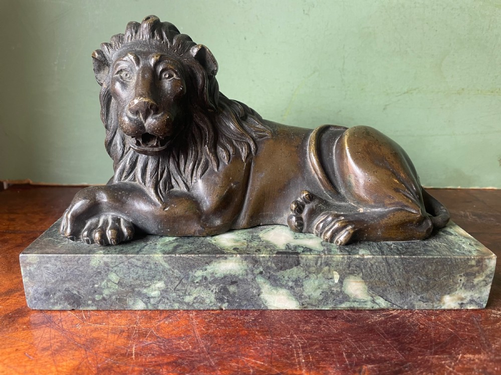 Fine pair of early C19th Regency period bronze lions mounted on ‘verde antico’ marble plinth bases. View VIII