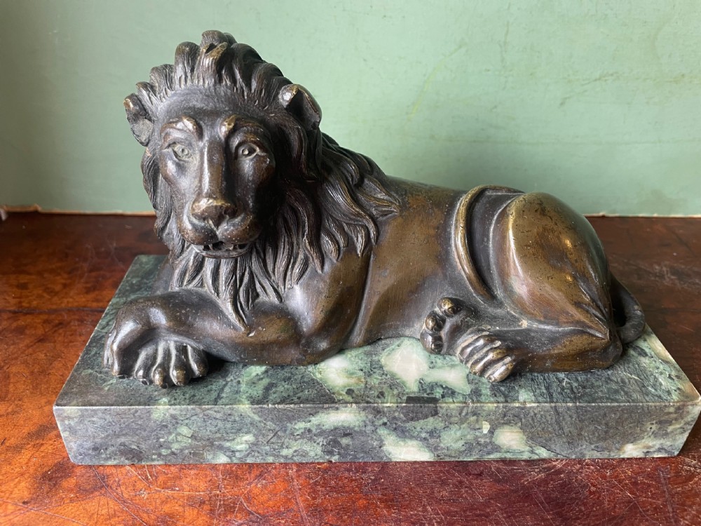 Fine pair of early C19th Regency period bronze lions mounted on ‘verde antico’ marble plinth bases. View X