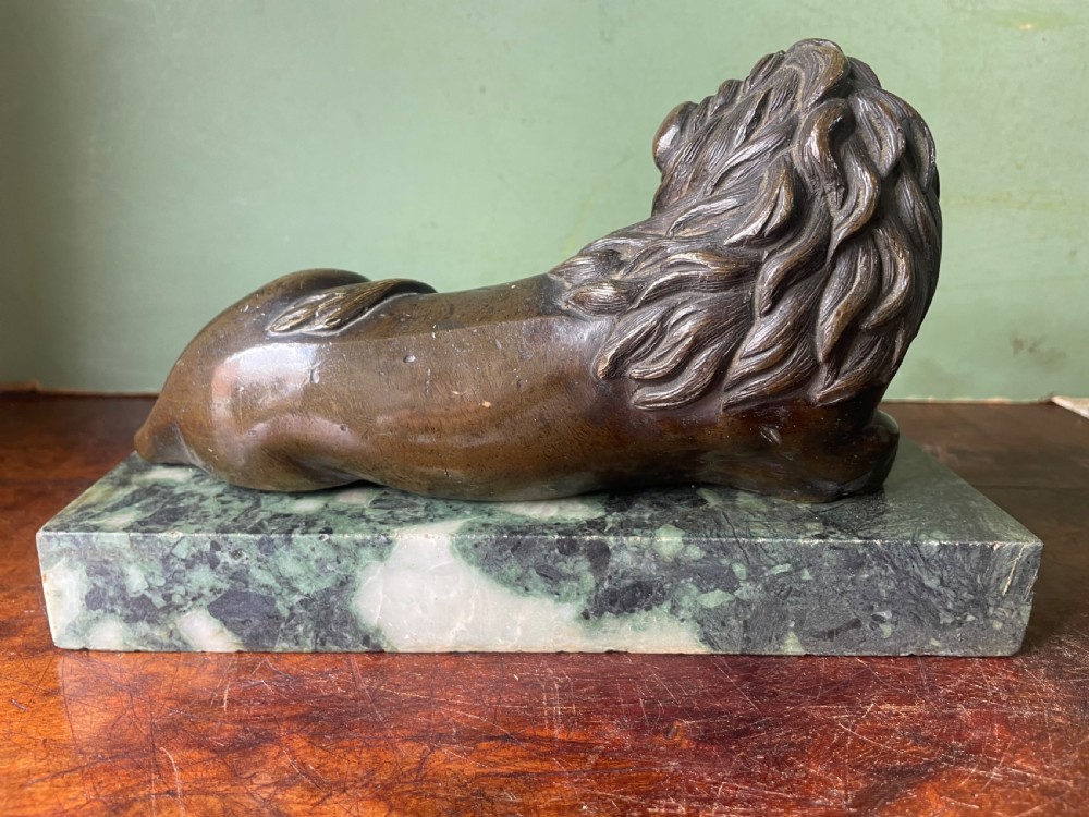Fine pair of early C19th Regency period bronze lions mounted on ‘verde antico’ marble plinth bases. View XI