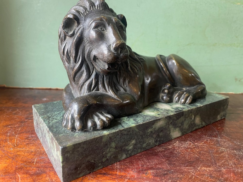 Fine pair of early C19th Regency period bronze lions mounted on ‘verde antico’ marble plinth bases. View XII