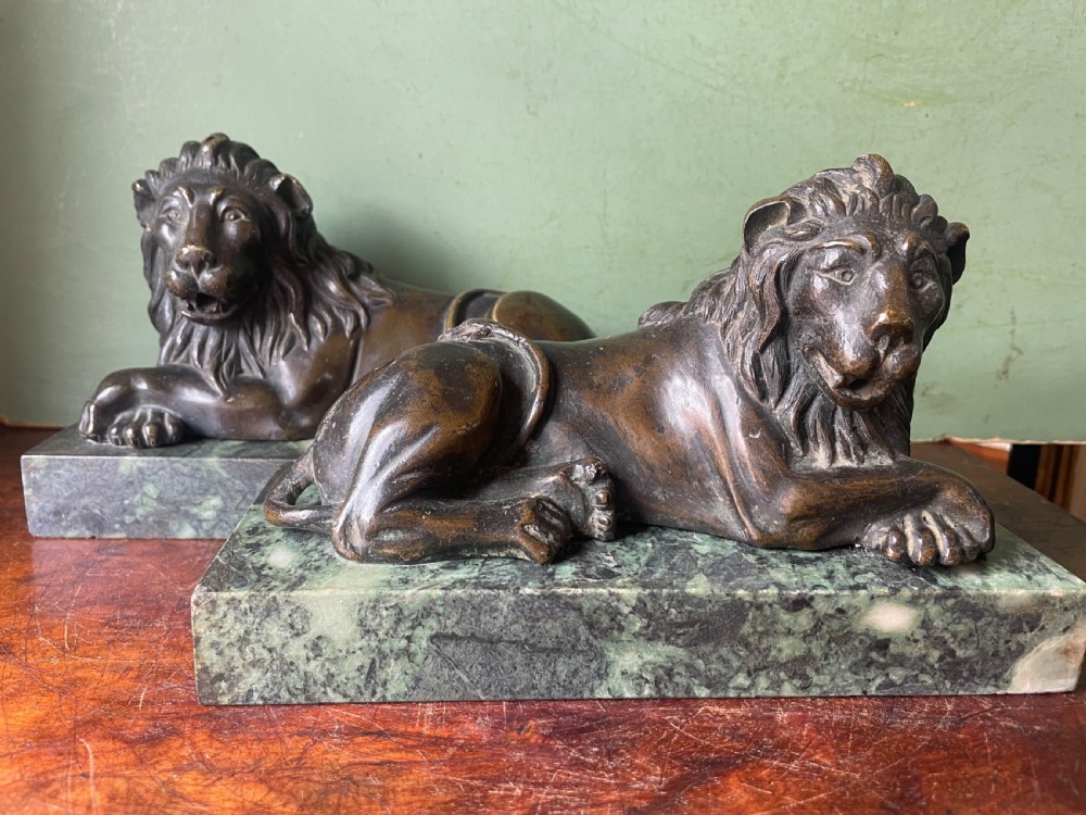 Fine pair of early C19th Regency period bronze lions mounted on ‘verde antico’ marble plinth bases. View XIII