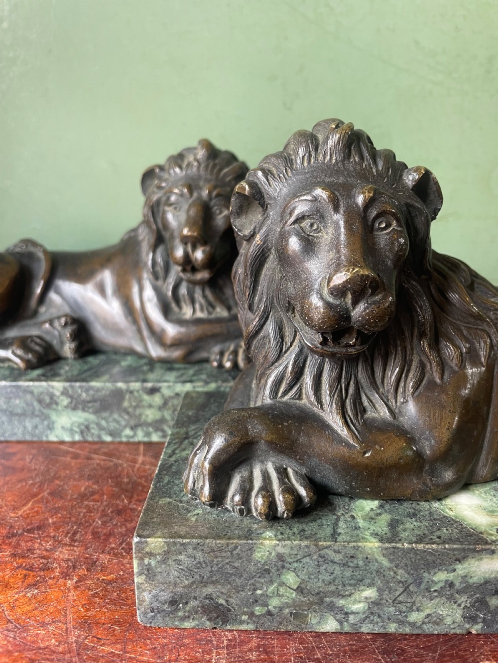 Fine pair of early C19th Regency period bronze lions mounted on ‘verde antico’ marble plinth bases. View XV