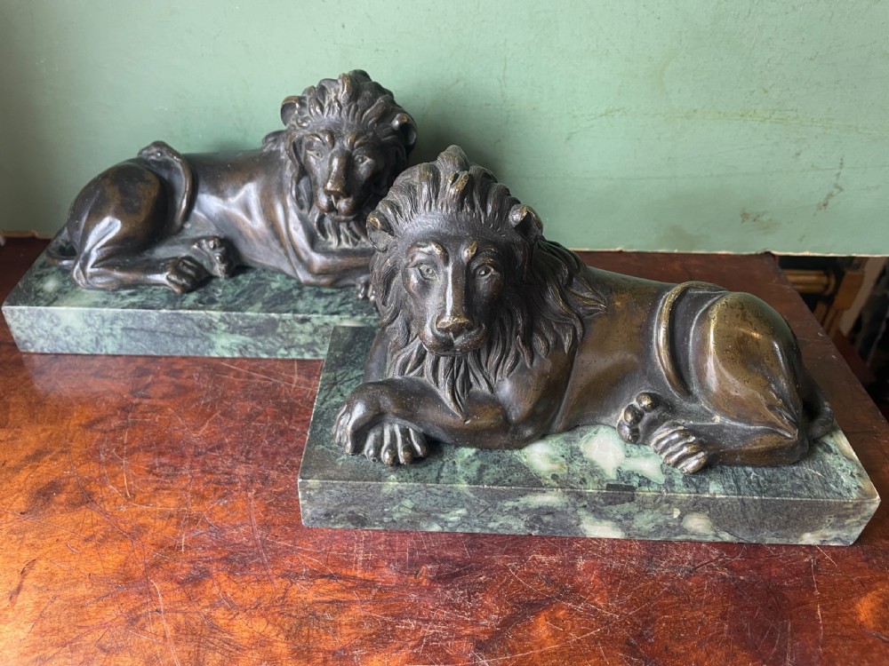 Fine pair of early C19th Regency period bronze lions mounted on ‘verde antico’ marble plinth bases. View XVI