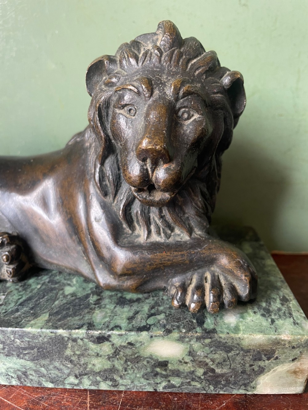 Fine pair of early C19th Regency period bronze lions mounted on ‘verde antico’ marble plinth bases. View XVIII