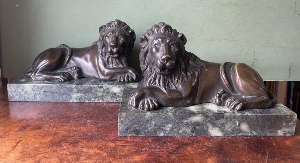 Fine pair of early C19th Regency period bronze lions mounted on ‘verde antico’ marble plinth bases. View XIX