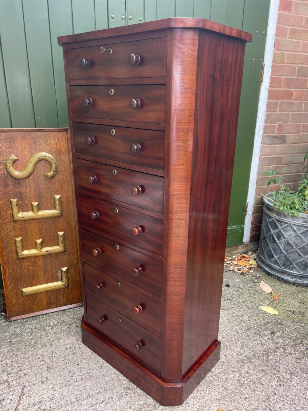 Fine quality early C19th George IV period mahogany pedestal chest of 8 drawers. View X