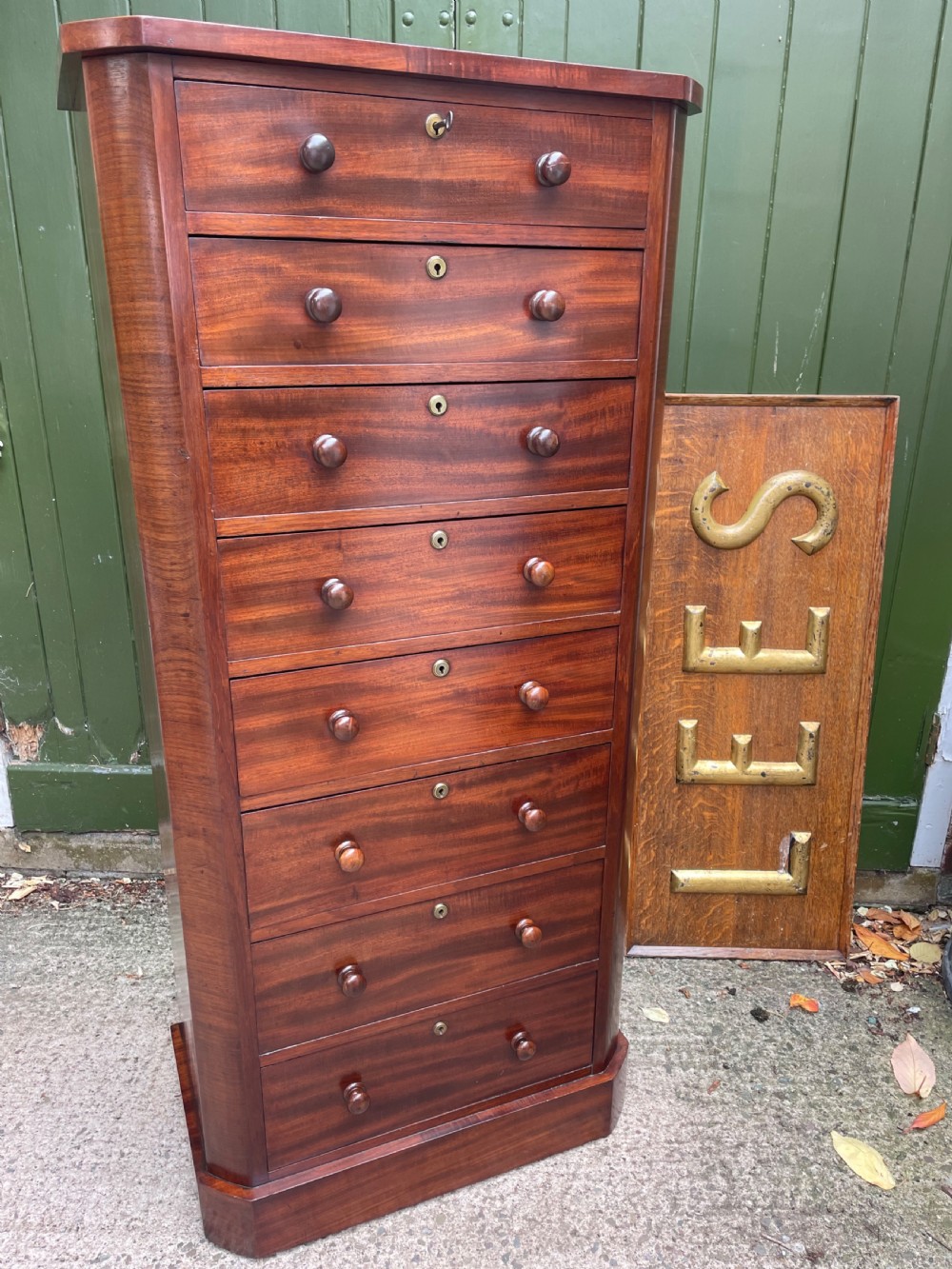 Fine quality early C19th George IV period mahogany pedestal chest of 8 drawers. View XVI