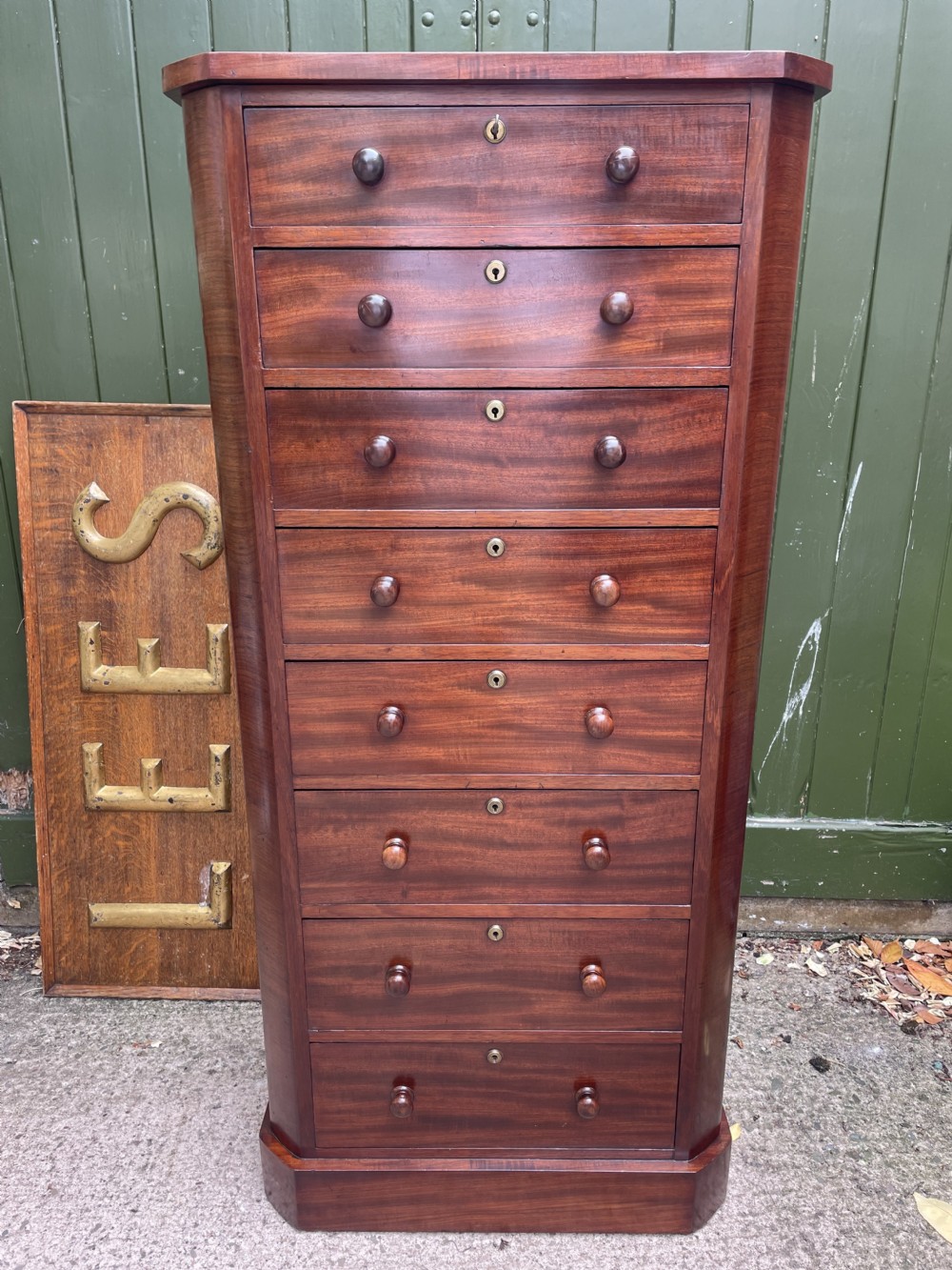 Fine quality early C19th George IV period mahogany pedestal chest of 8 drawers. View XXII