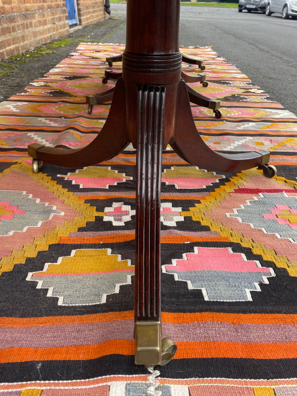 Elegant early C19th George III period mahogany 3-pillar pedestal dining table of good scale and proportions. View XIII