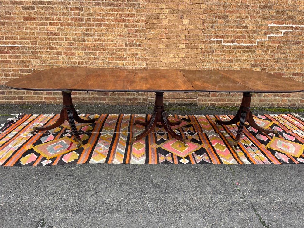 Elegant early C19th George III period mahogany 3-pillar pedestal dining table of good scale and proportions. View XVIII