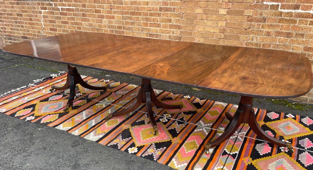 Elegant early C19th George III period mahogany 3-pillar pedestal dining table of good scale and proportions. View XIX