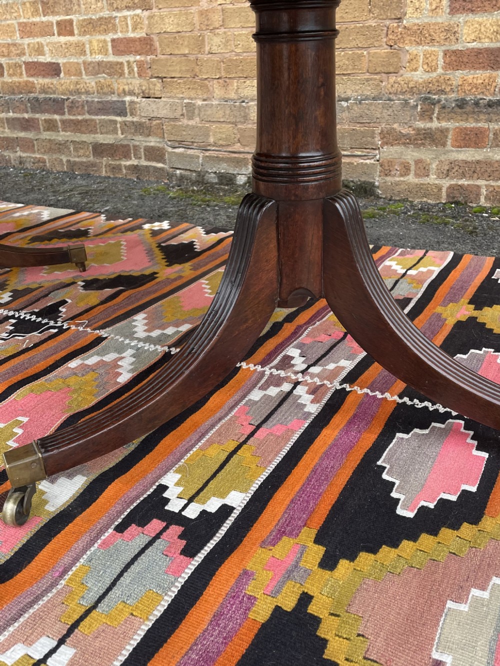 Elegant early C19th George III period mahogany 3-pillar pedestal dining table of good scale and proportions. View XX