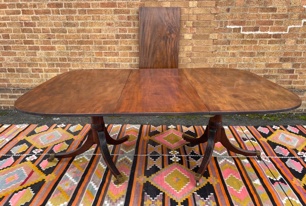 Elegant early C19th George III period mahogany 3-pillar pedestal dining table of good scale and proportions. View XXIV