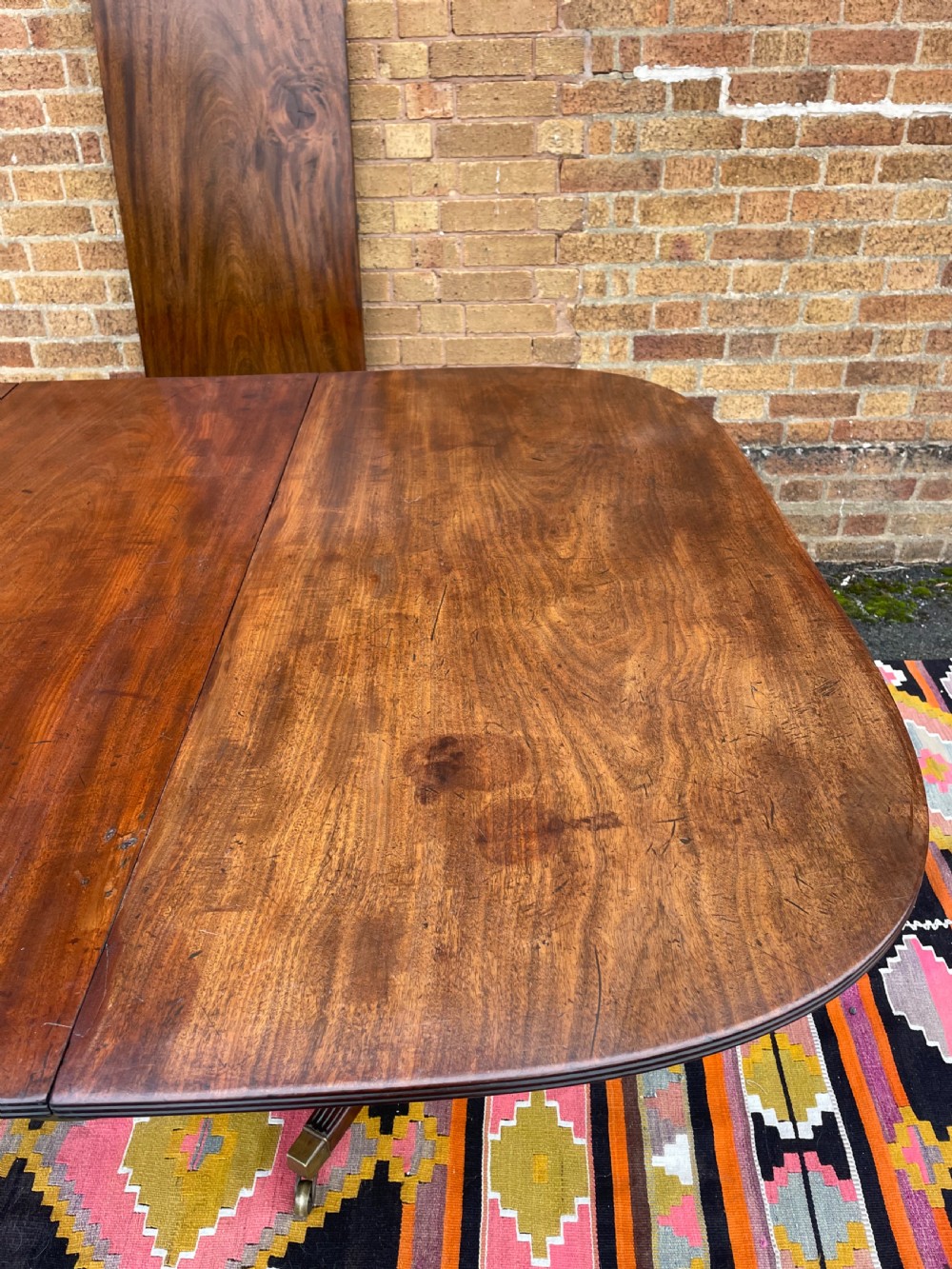 Elegant early C19th George III period mahogany 3-pillar pedestal dining table of good scale and proportions. View XXVII